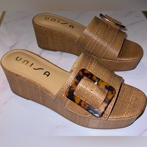Light Brown Wedge Raffia Sandal with Tortoise Buckle